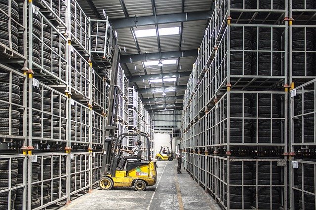 Industrial LED Lighting Installation Company / 4 Reasons Why You Should Change Warehouse Lighting to LED